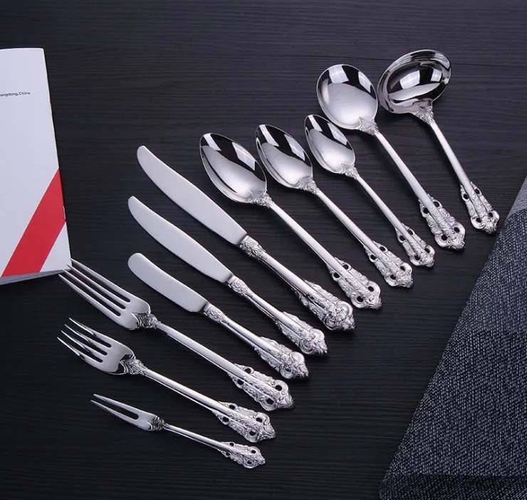 Luxury Royal Flatware Set exquisita cocina de acero inoxidable Cubertería Juego de Regalo Especial Retro Baroque Tableware Juego de cuchillo de cuchara