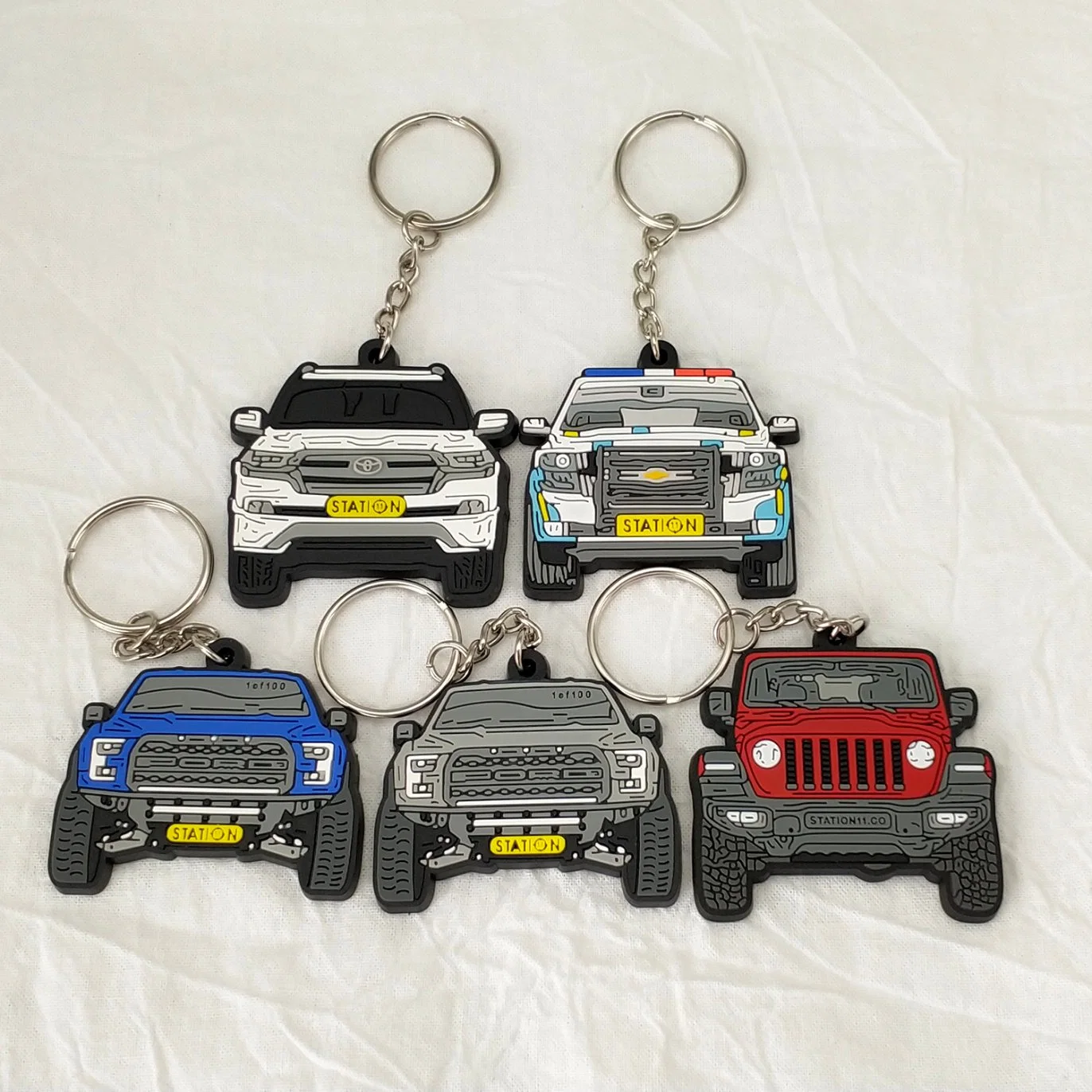 Custom PVC Material Fashion Kid Toy Go-Anywhere Vehicle Automobile Club Promotional Gift Rubber Car Logo Plastic Keychain Decoration