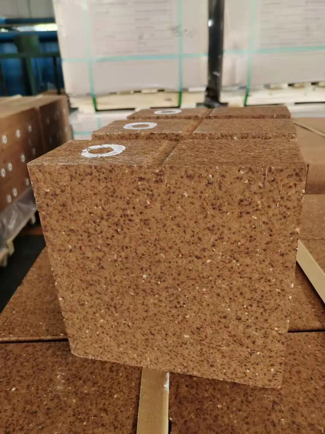 Magnesia alumina bricks for cement lime kiln with better chemical resistance