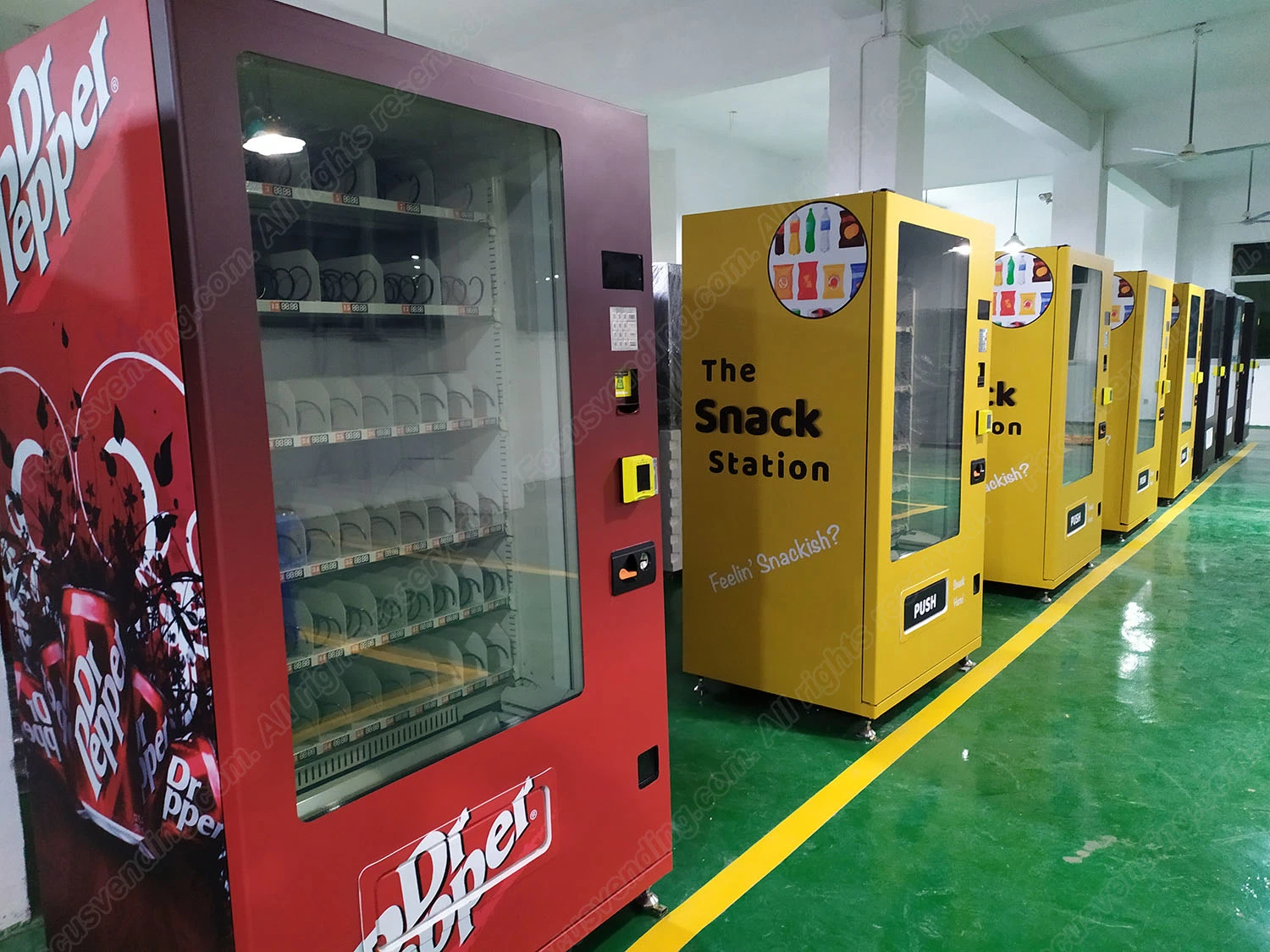 Outdoor Vending Machine Automatic WiFi Intelligent Touch Screen Can Sell Snack and Drink Supports Google Pay /Banknote and Coins