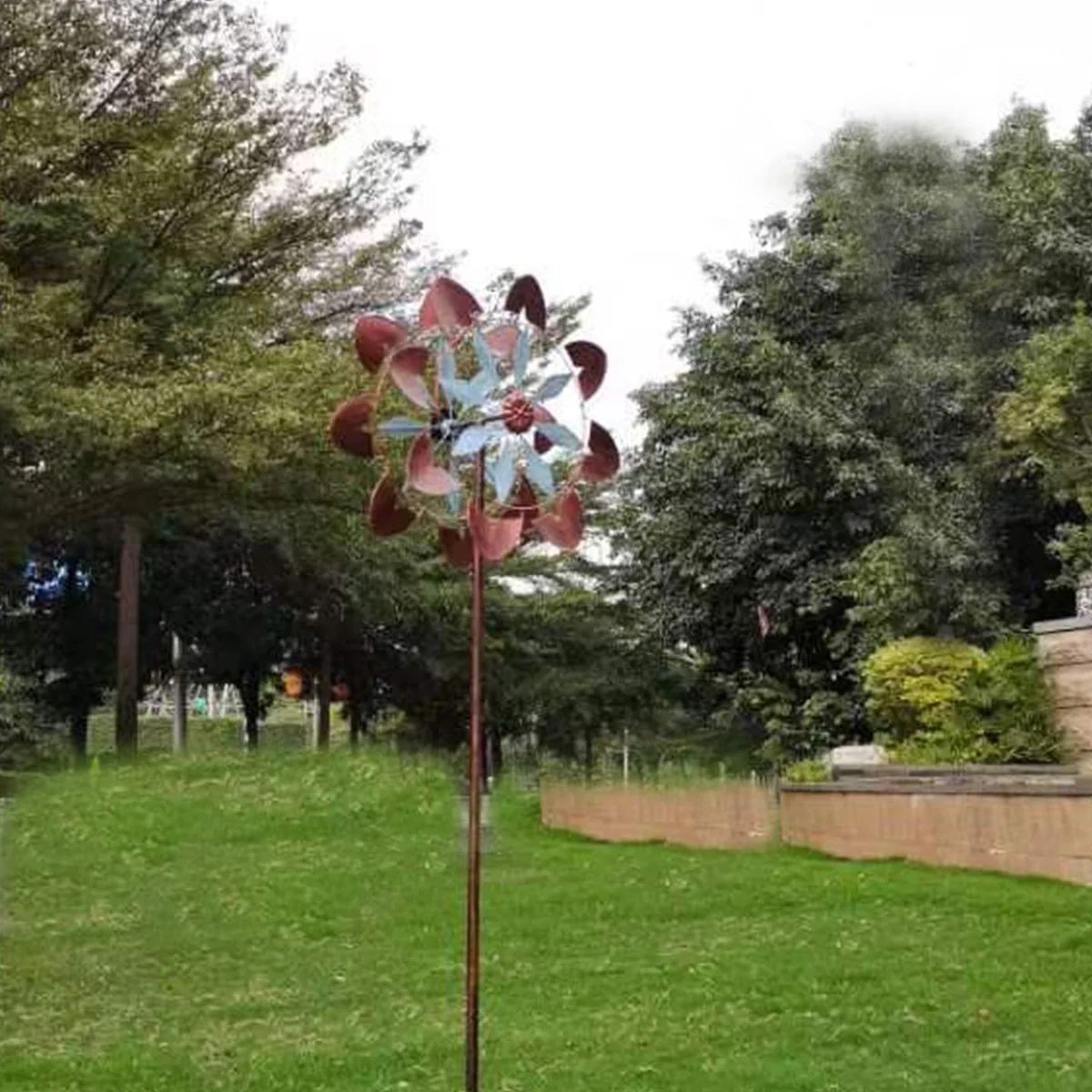 Impressionante Design Iron Windmill Wind Spinner para a decoração de jardim Com patina de cobre antigo em 75 polegadas de altura