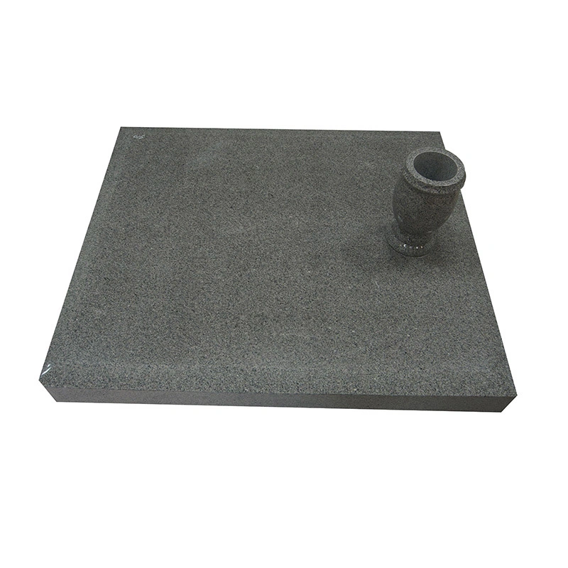 G614c American Style Granite Maker with Vase for Grave