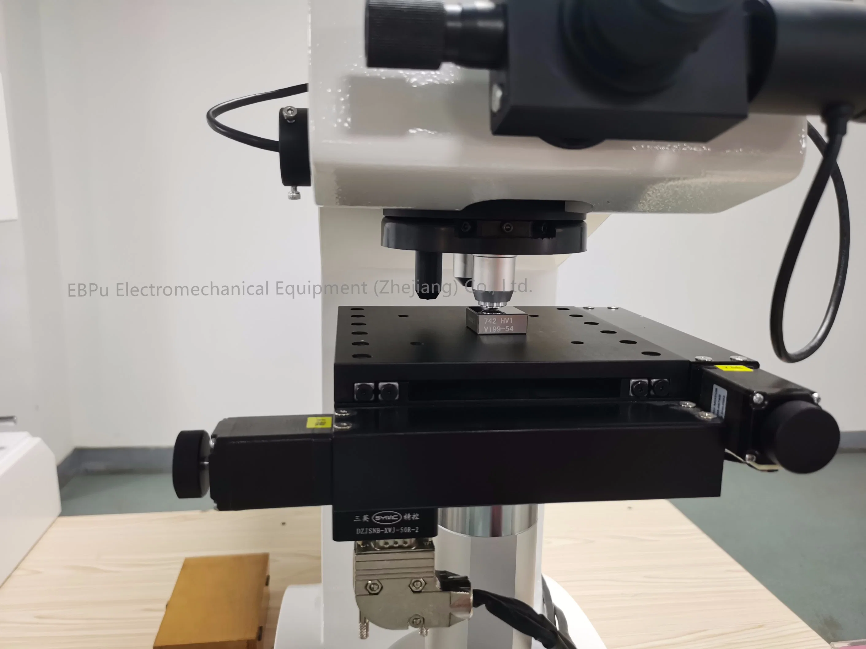 Entièrement automatique Dvs-1xyz dureté Vickers de haute précision des instruments de mesure de la tige d'engrenage à vis sans fin