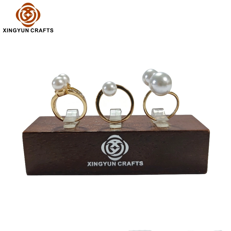 Wholesale/Supplier Wooden Ring Jewel Display Wood Showcase Jewelry Stand Customzied Wooden Display