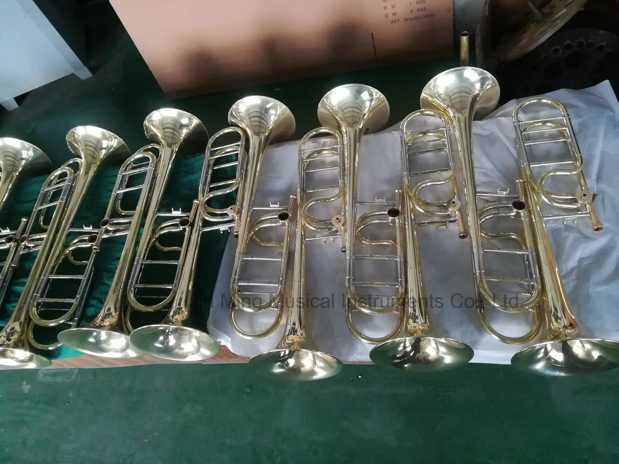 Good Tenor Trombone Bb/F Gold Lacquer