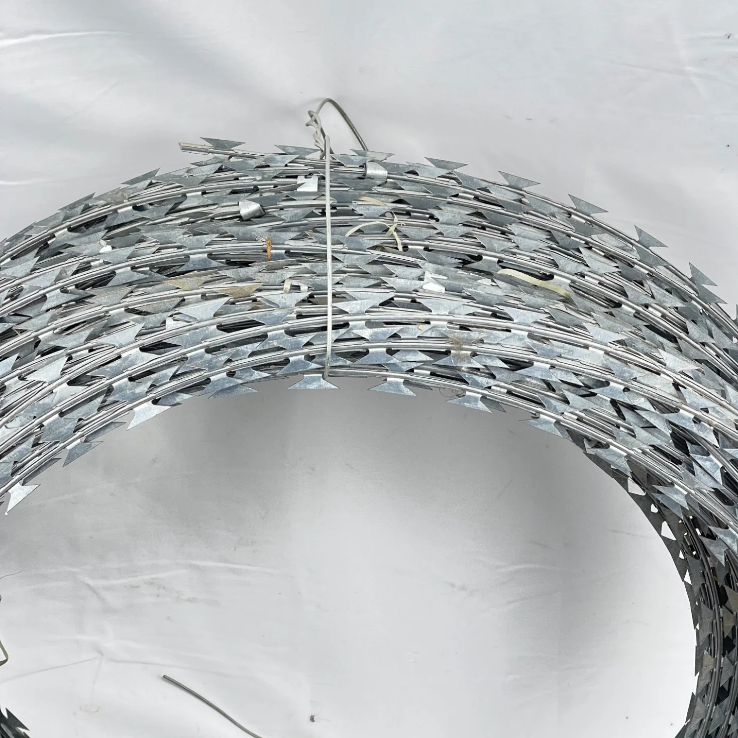 High Tensile Retractable Helical 2.0m Concertina Razor Barbed Wire Rings