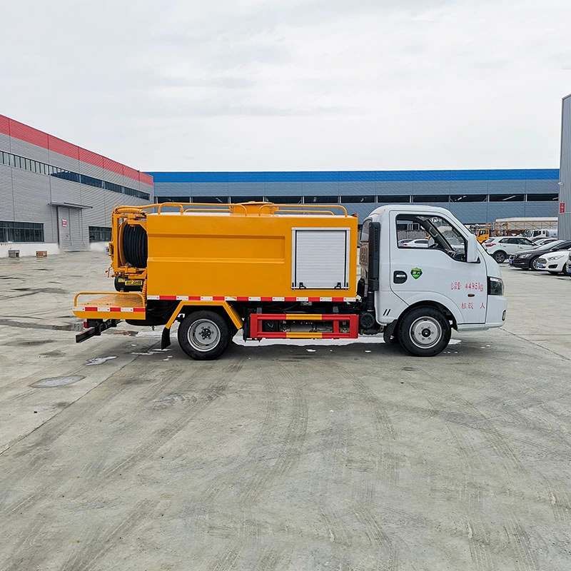 Pequeño 3500 litros Alta calidad Dongfeng aguas residuales succión camión de limpieza Para limpieza de desagüe