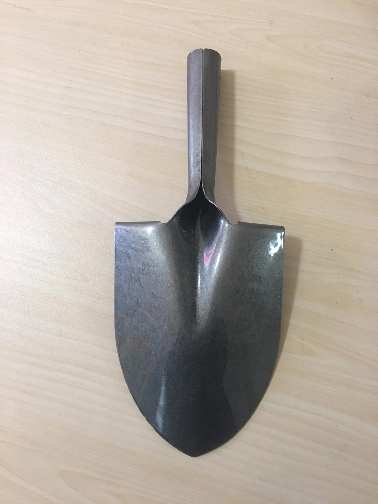 Small Round-Pointed Shovel and Spade