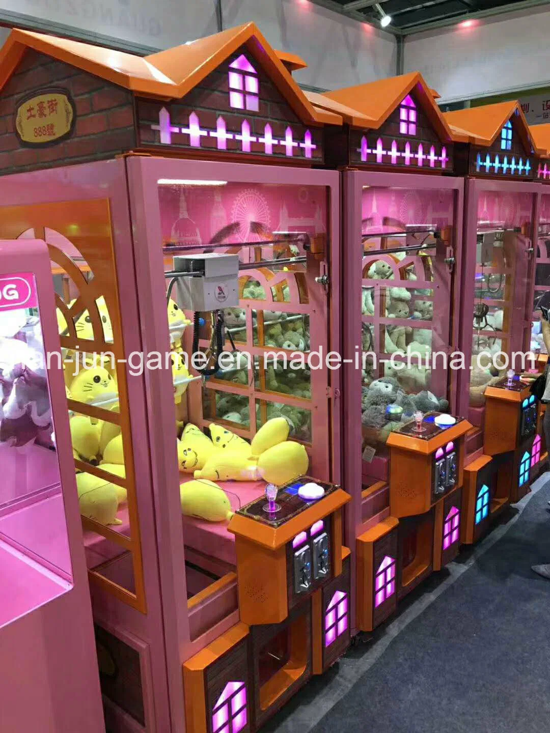 The Luxury Villa Toys/Doll Crane Gift /Prize Game Machine with Metal Cabinet