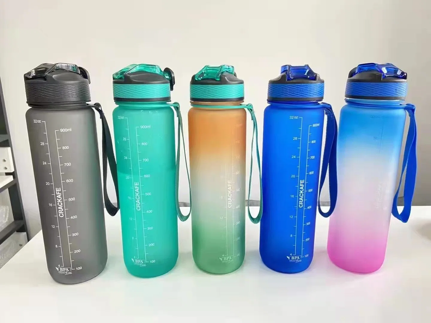 Leak-Proof Double Wall Color Gradient Plastic Reusable Coffee Water Tumbler Insulated Bottle