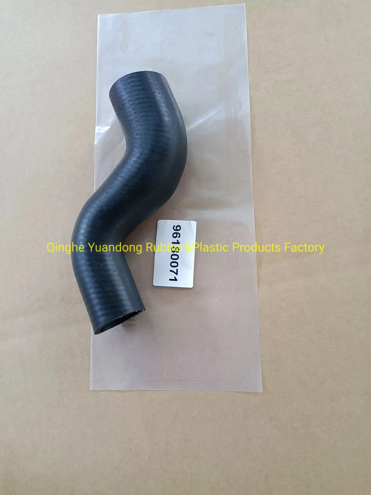 16572-30090 Auto Spare Parts Car Accessories Rubber Product Water Hose