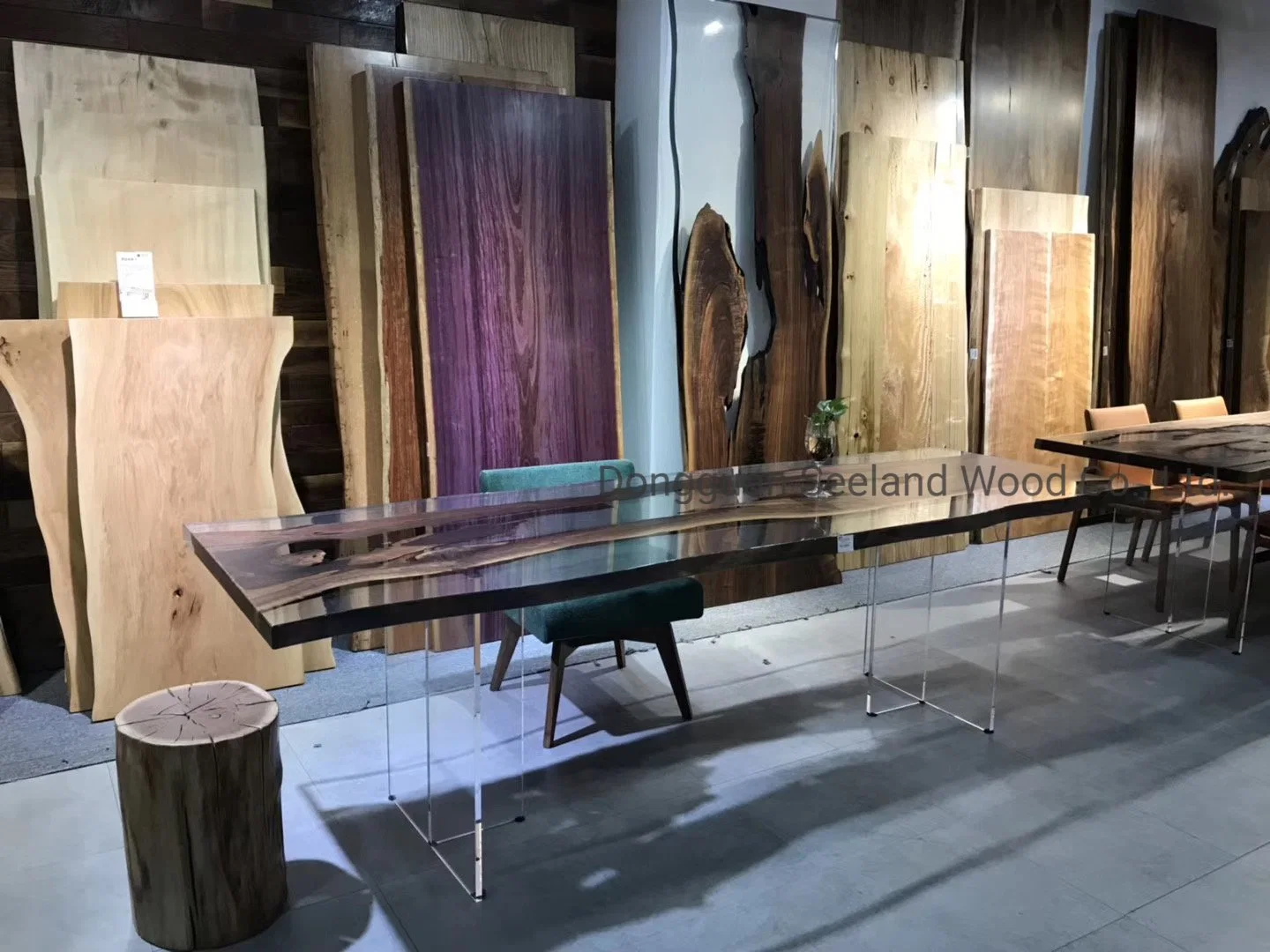 Taille personnalisée Amercian noyer Live Edge ensemble en bois massif Table à manger avec chaises