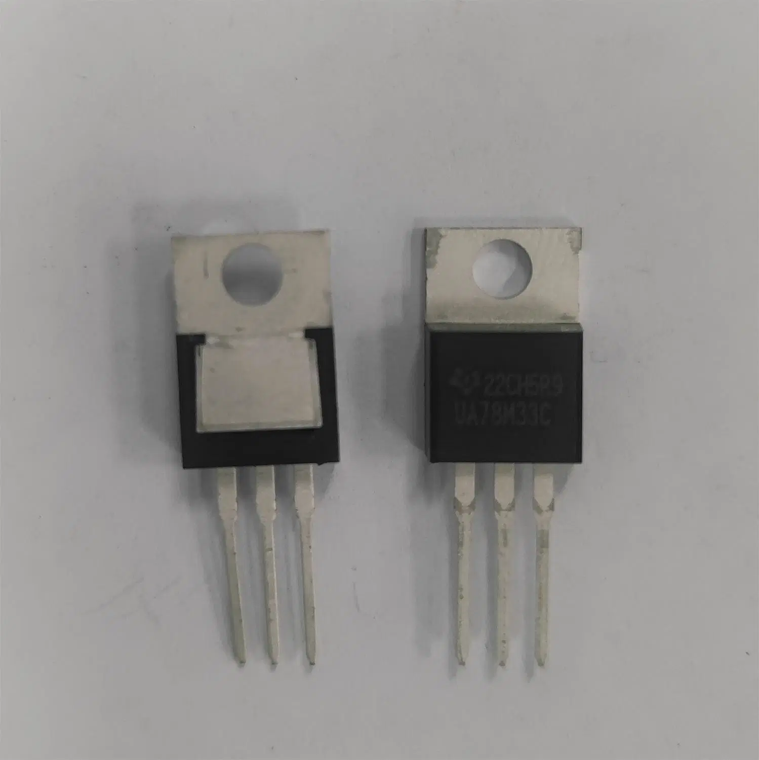 Ti Ua78m33ckcs to-220 Linear Voltage Regulators 3.3 V 500mA Fix POS Voltage Regulator