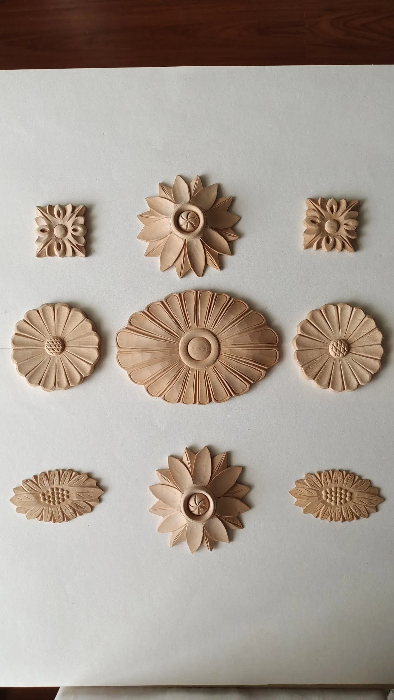 Furniture Interior Decoration Wood Applique Carved by CNC and Hand