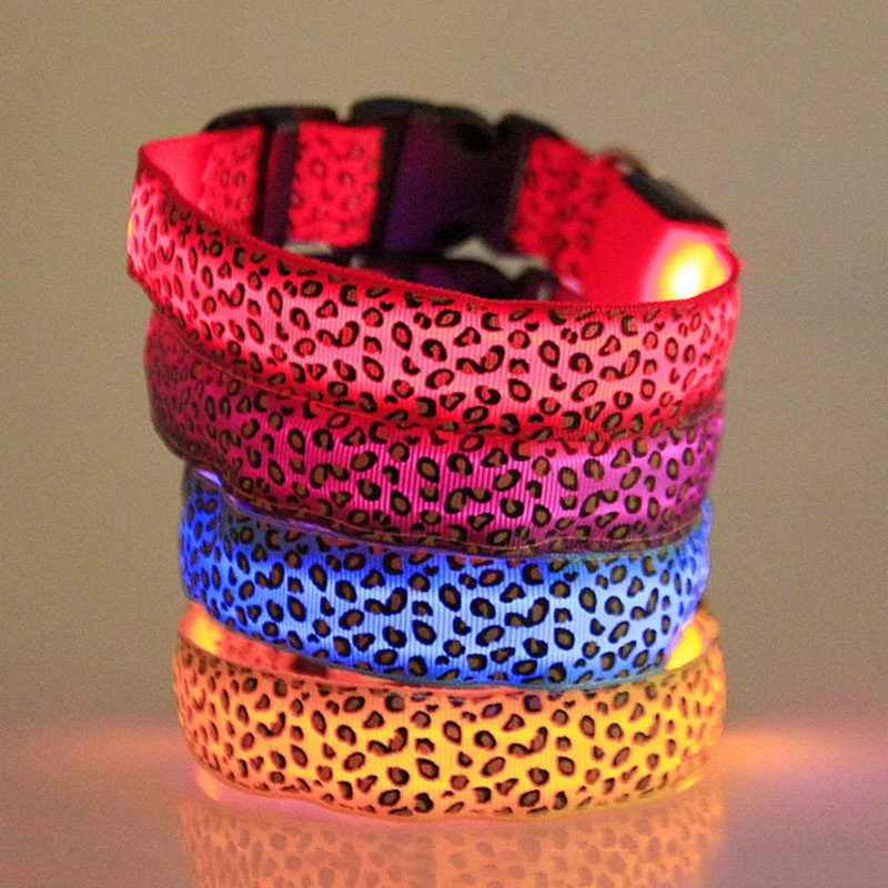 Collar de perro leopardo ajustable de iluminación LED brillan en la oscuridad Gato Collar de Seguridad de Productos para mascotas