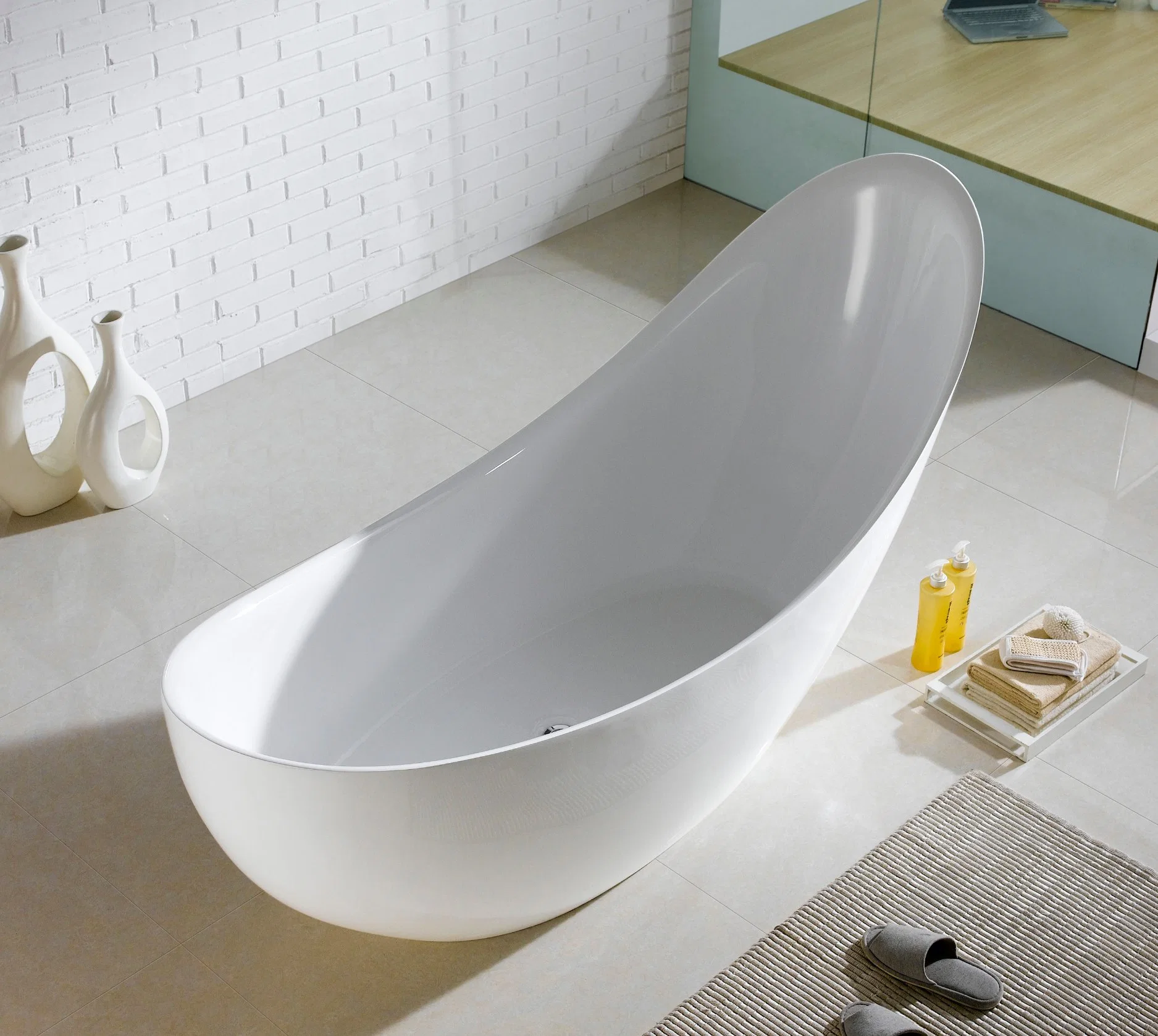 Bathrooms Morden Matt White&Glossy White Freestanding Acrylic Bathtub with Brushed Gold Brass Faucet Mixer