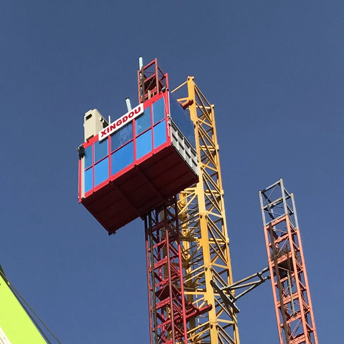 Sc100 1ton Load Construction Elevator Sc200 Building Hoist for Lifting Passengers and Goods