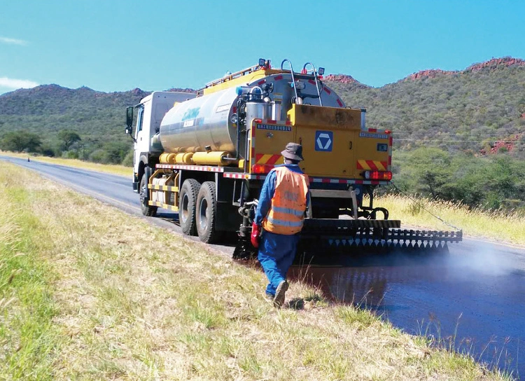 Camión distribuidor de asfalto XCMG oficial de mantenimiento vial 8m3 sellador de asfalto rociador de betún Xls803 Precio del camión distribuidor de asfalto en venta