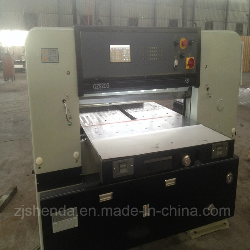 Fabricante profesional 920mm Material de oficina Máquina de corte de papel (QZ-92CG KS)