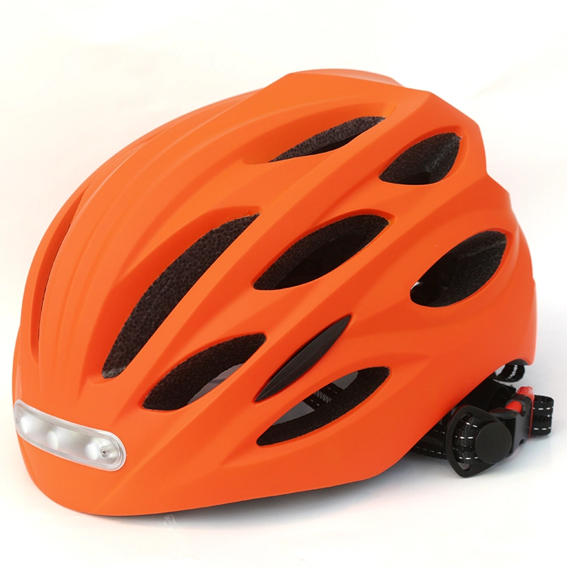 Casque de vélo avec lumière LED rechargeable, casque de cyclisme intégralement moulé pour une pratique sportive sûre en montagne ou sur route.