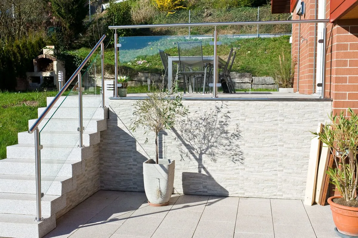 Haut de page Canal Monté sur rails en verre balustrade pour balcon extérieur