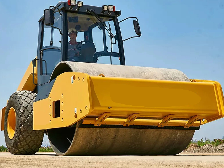 Heißer Verkauf 26ton hydraulische Road Roller Single Drum Vibrationsverdichter 6626e in Peru zum Verkauf