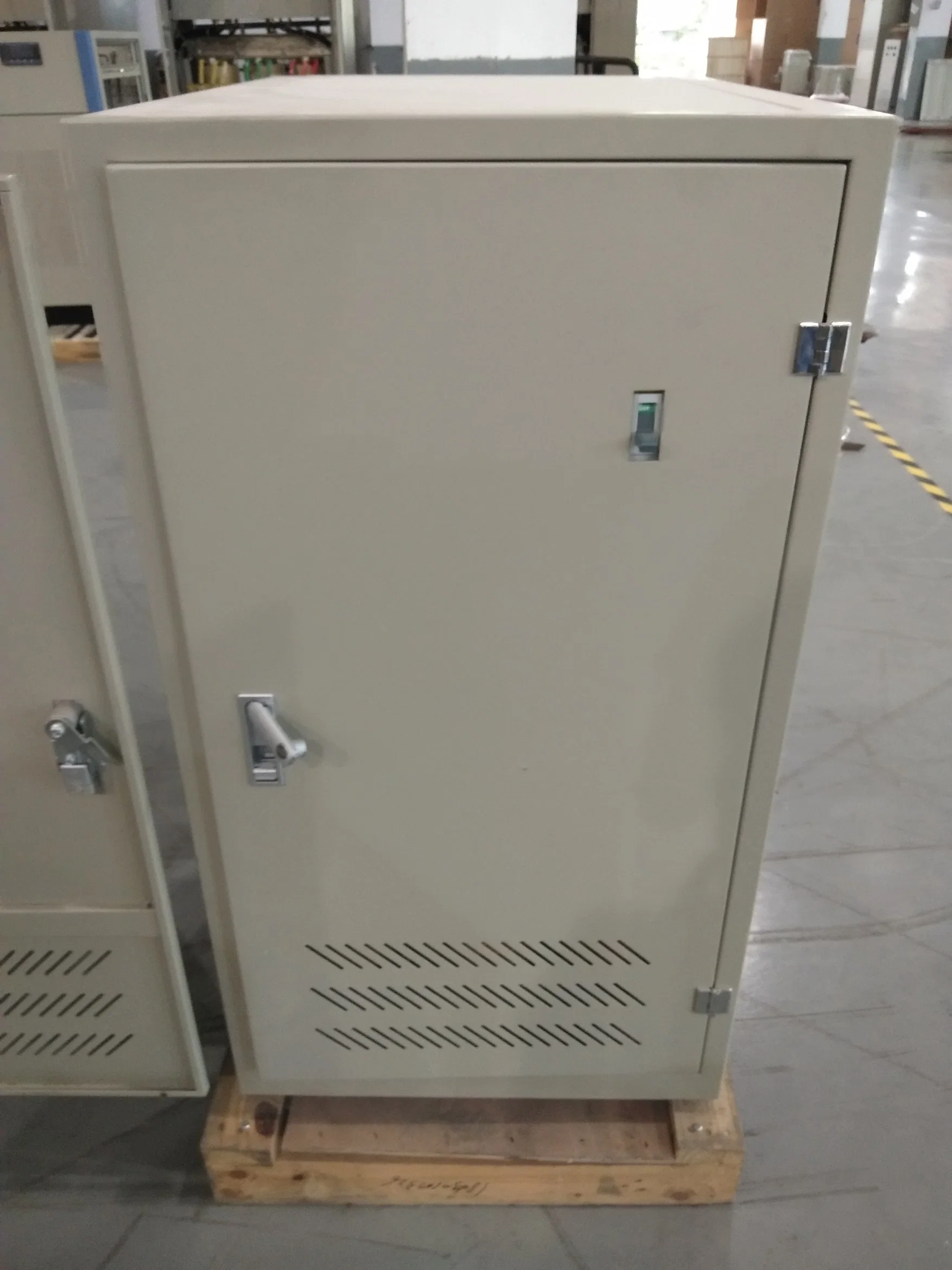 80kVA AVR for Radio and Television Station Compensating Automatic AC Voltage Stabilizer/Regulator