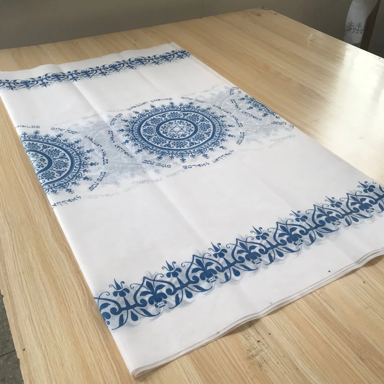 Printed Spunbond Nonwoven Fabric Tablecloth Polypropylene Felt Fabric Tovaglie in TNT Tablecloth Rolls