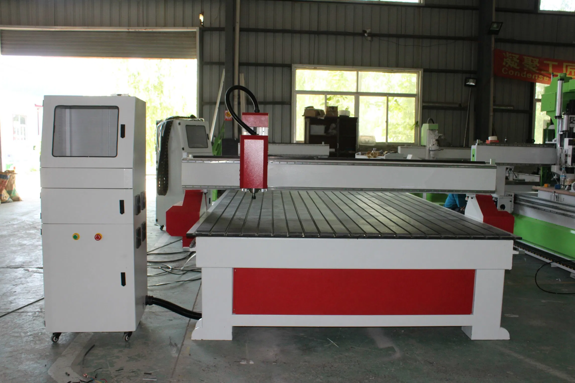 1325 Jefe de una sola máquina rebajadora CNC para madera y muebles de equipos de socorro