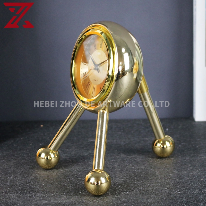 Reloj de metal moderno con soporte de ornamentos de oro Reloj de sobremesa para la decoración del hogar Relojes de mesa