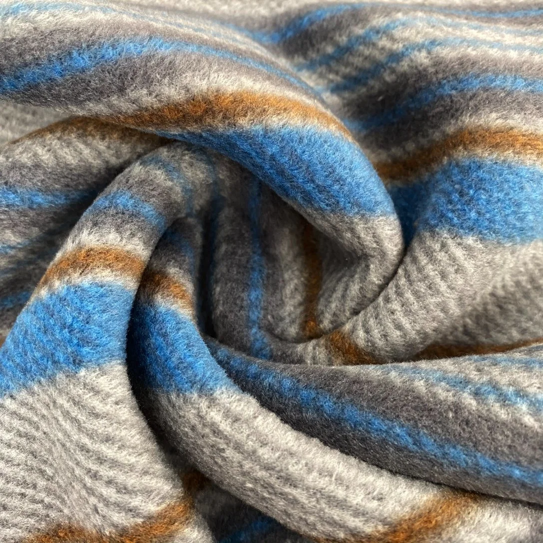 La Chine Factory Direct tissu de polyester à 100 % des ménages Microfleece Laine Polaire Couverture Laine Polaire Tissu imprimé tissu polaire en peluche pour l'hiver s'adapter à enduire