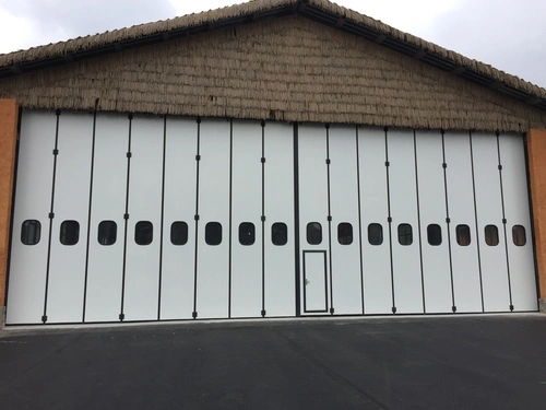 Side-Rotating Hangar Door Is Used in Small and Medium-Sized Hangars