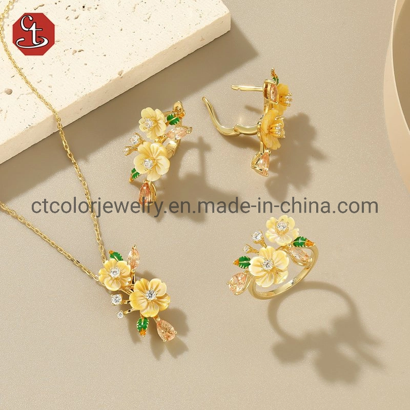 Shell hermosas joyas de moda de flores Flor de Oro elegante colgante Collar Colgante de zirconio como