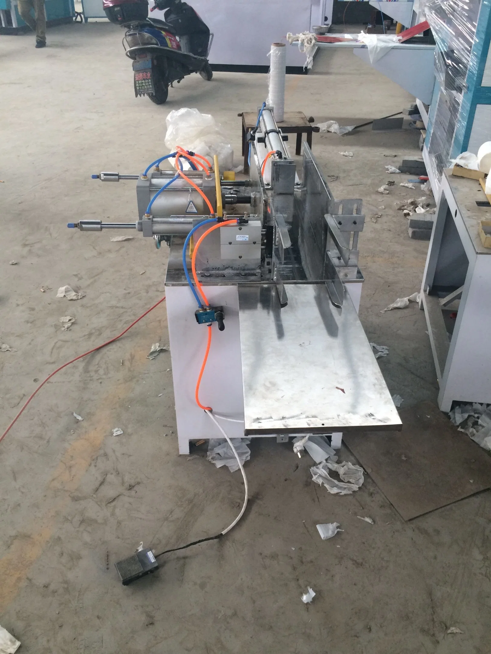 150-280m/Min. Automatisches Kernziehen Henan China Guillotine Papierschneider Schneiden Maschine