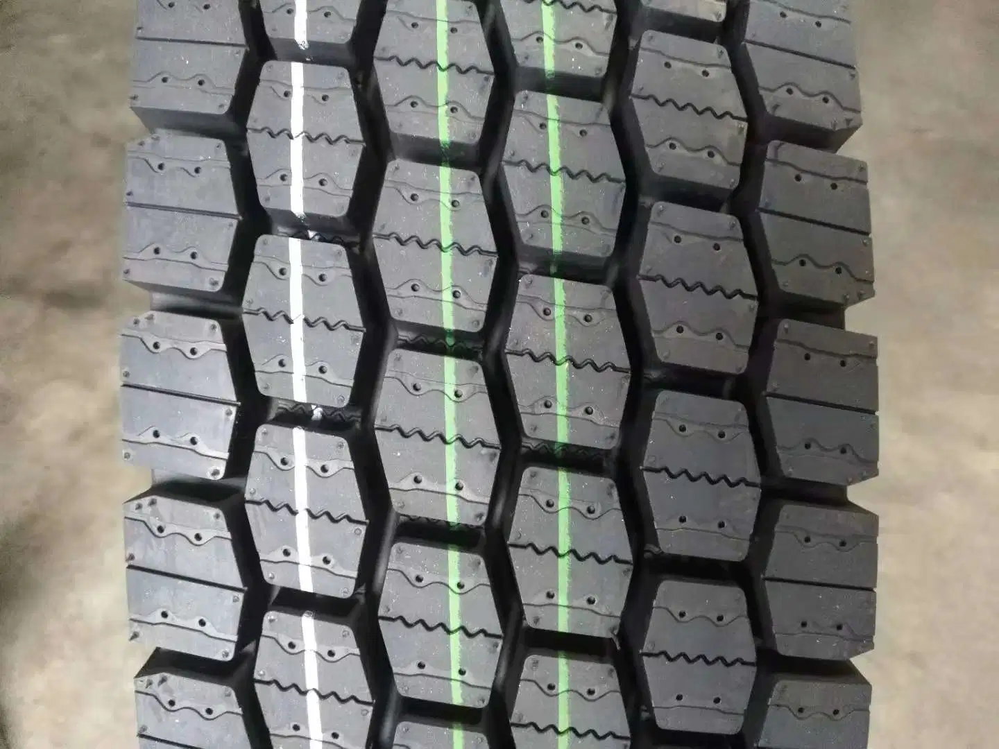 Truck Tire 275mm Section Width Long Mileage Hot Selling for Taiwan Iran Iraq Russia Market (315/80r22.5)