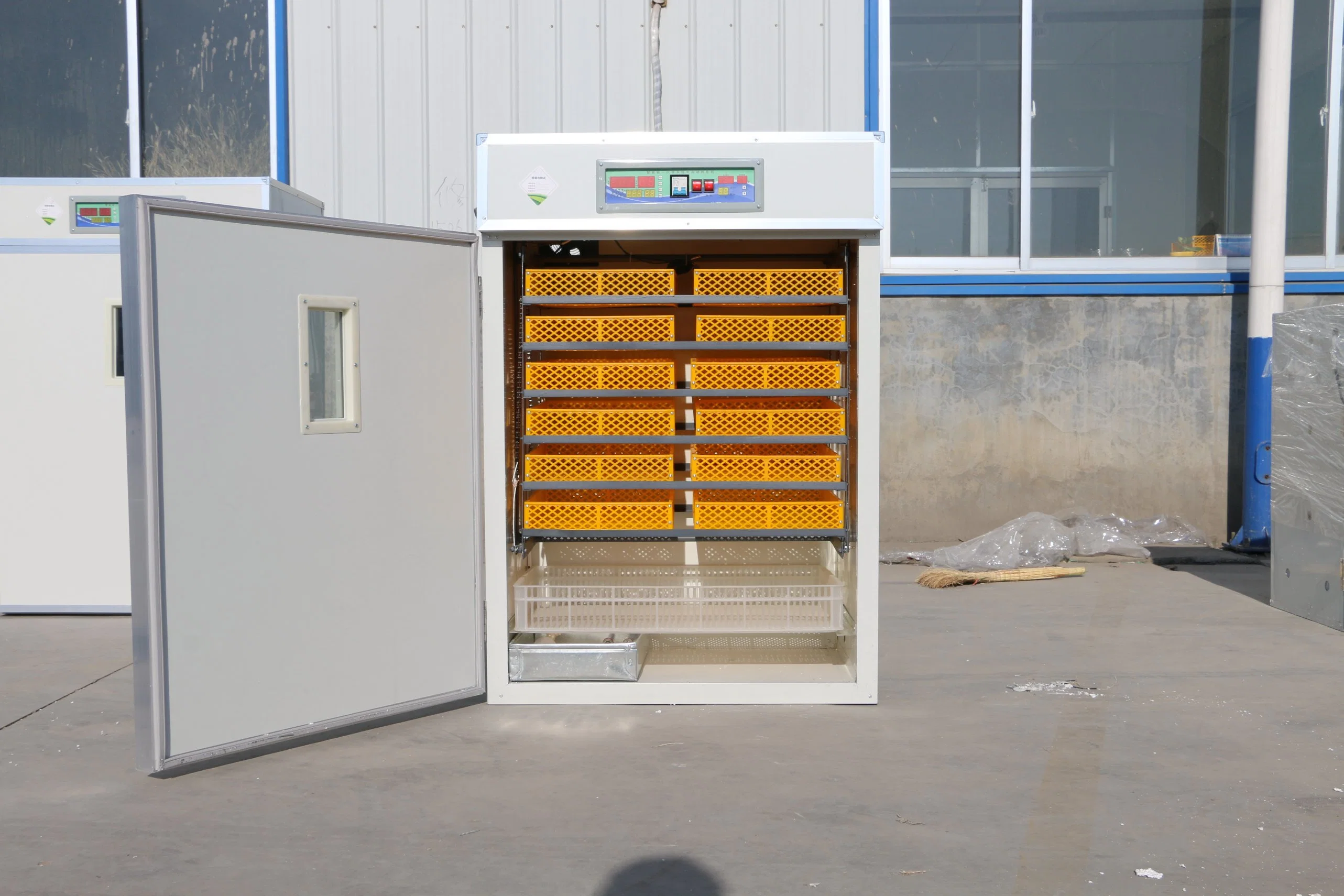 Solar totalmente automática incubadoras de huevos de loro clueca Equipo para avicultura Equipo