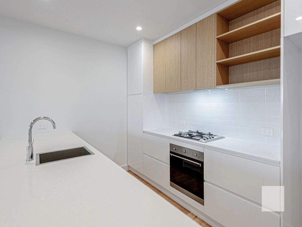 Modern White High Gloss and Oak Color Kitchen Cabinets with Island and Breakfast Bar (BLK-45)