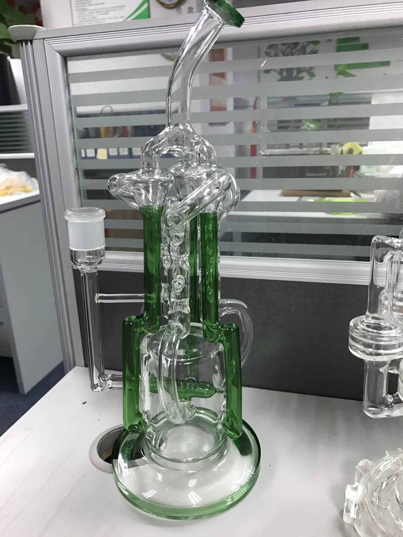 China Manufacturer New Heady DAB Rig Glass Water Pipe, Diamond Glass Wholesale/Supplier Recycler Glass Smoking Pipe