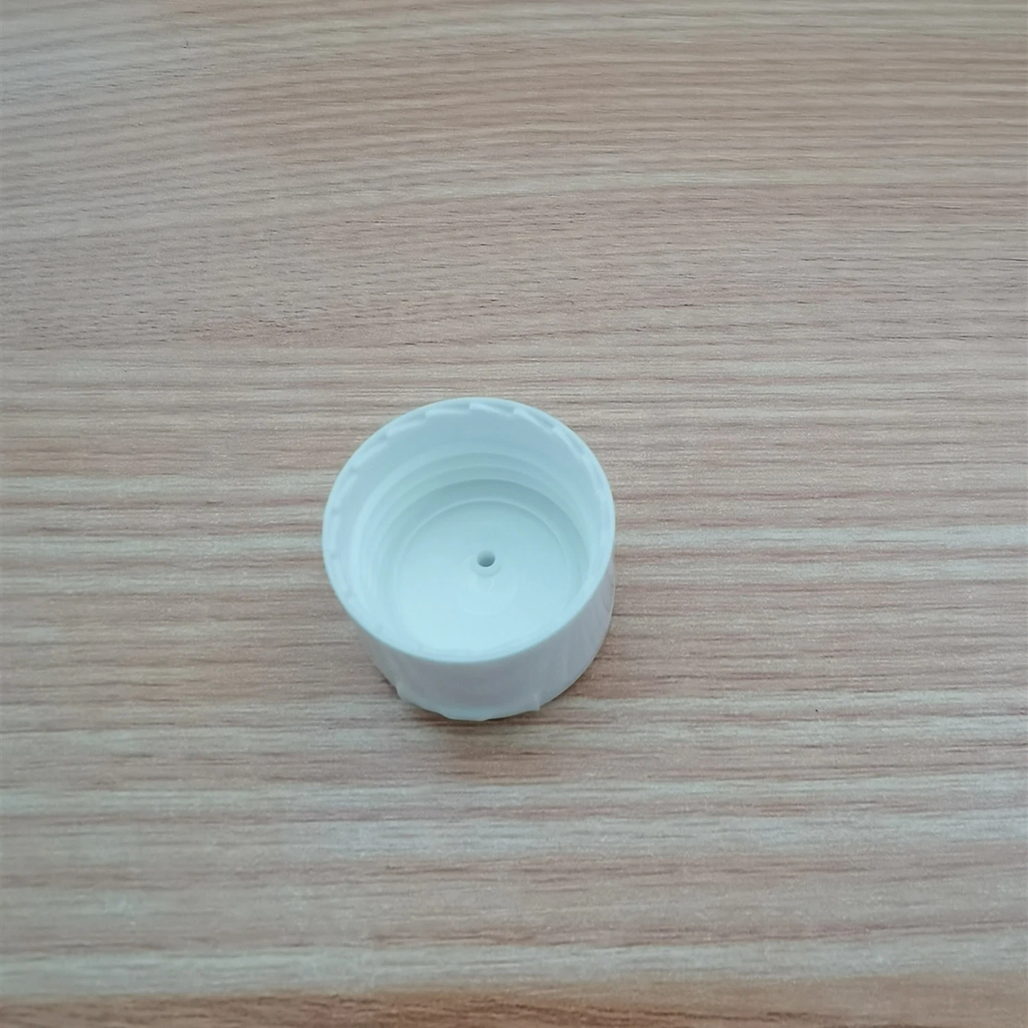 Free Samples 24 mm Flip Top Cap PP Material Mat Cosmetic Plastic Bottle Cap