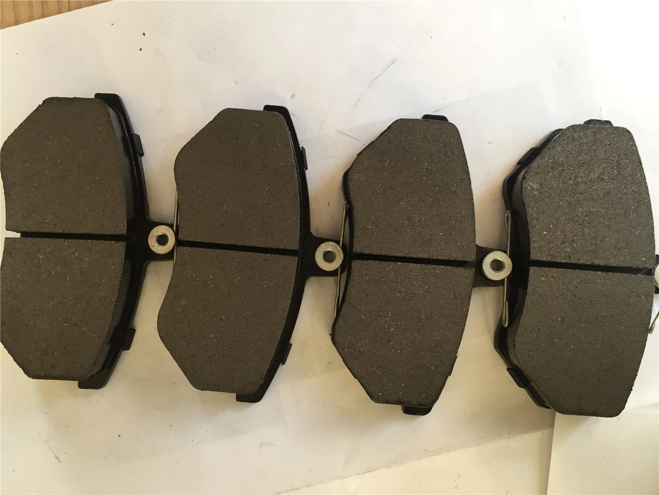 D1092 Custom Professional Automotive Brake Pad Maker Ceramic Car Brake Pads for Cadillac Escalade Ext