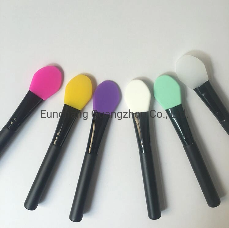 China Supplier Cosmetics Beauty Tool Silicone Head Wooden Handle Foundation Brush