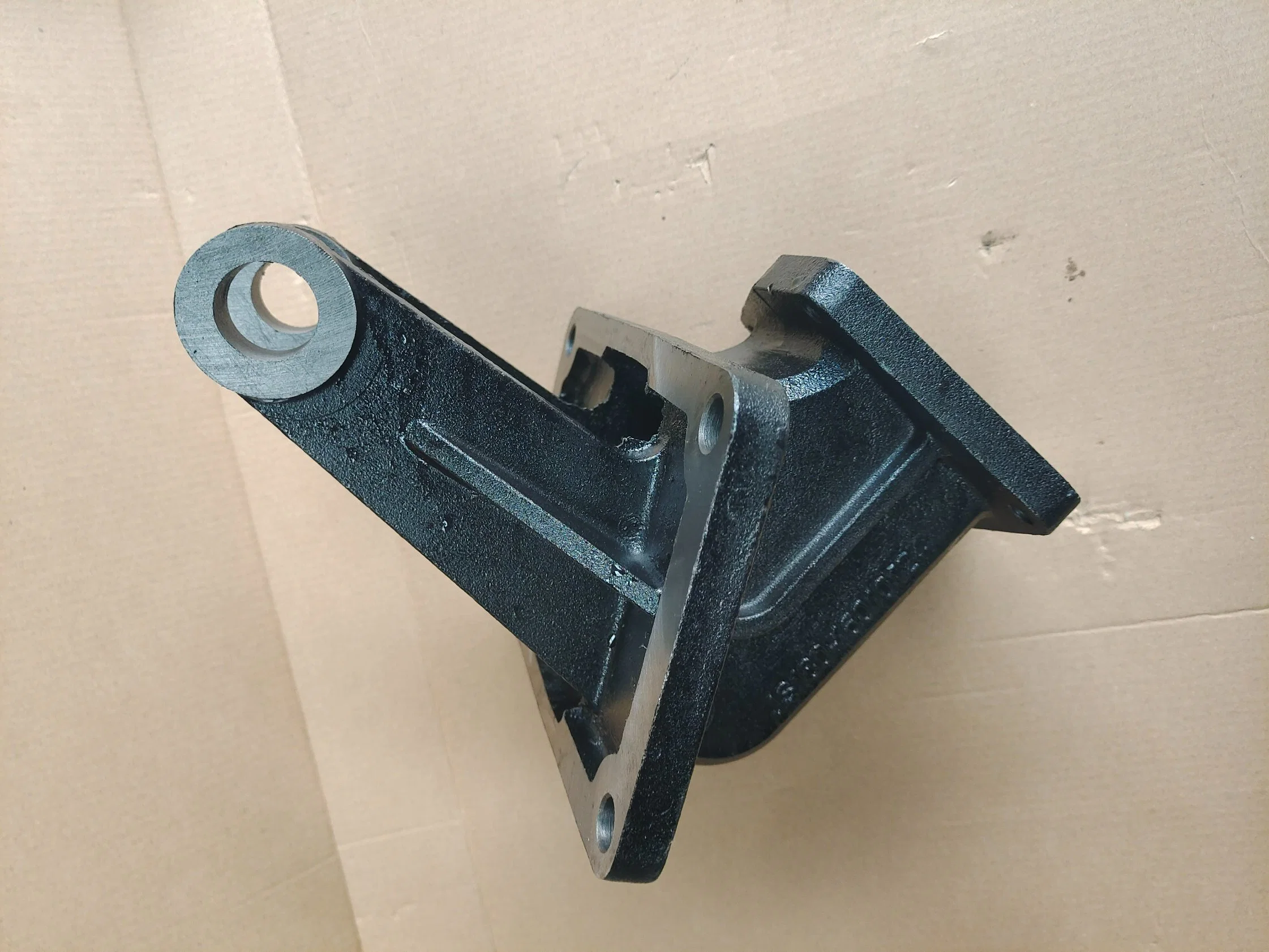 Sinotruk Weichai Spare Parts Shacman Heavy Truck Gearbox Chassis Parts Factory Price Clutch Separating Fork Bracket Js180-1601024