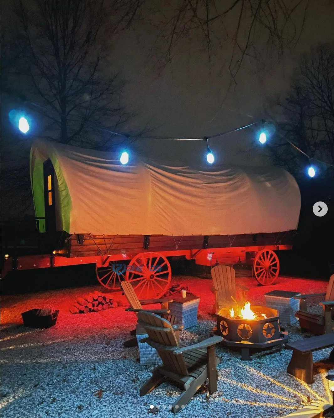 Holzglamping-Kutschenzelt mit Mobile Wheel Luxus Outdoor Camping Waggonzelt Mobiles Waggonzelt