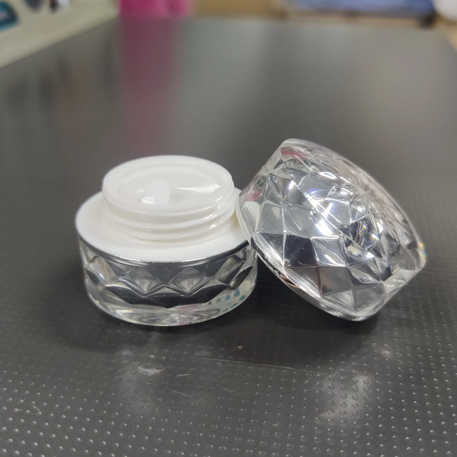 5g in Stock Luxury Ready to Ship Silver Fashion Design Plastic Container Gold Acrylic Cream Jar for Cosmetic Packaging