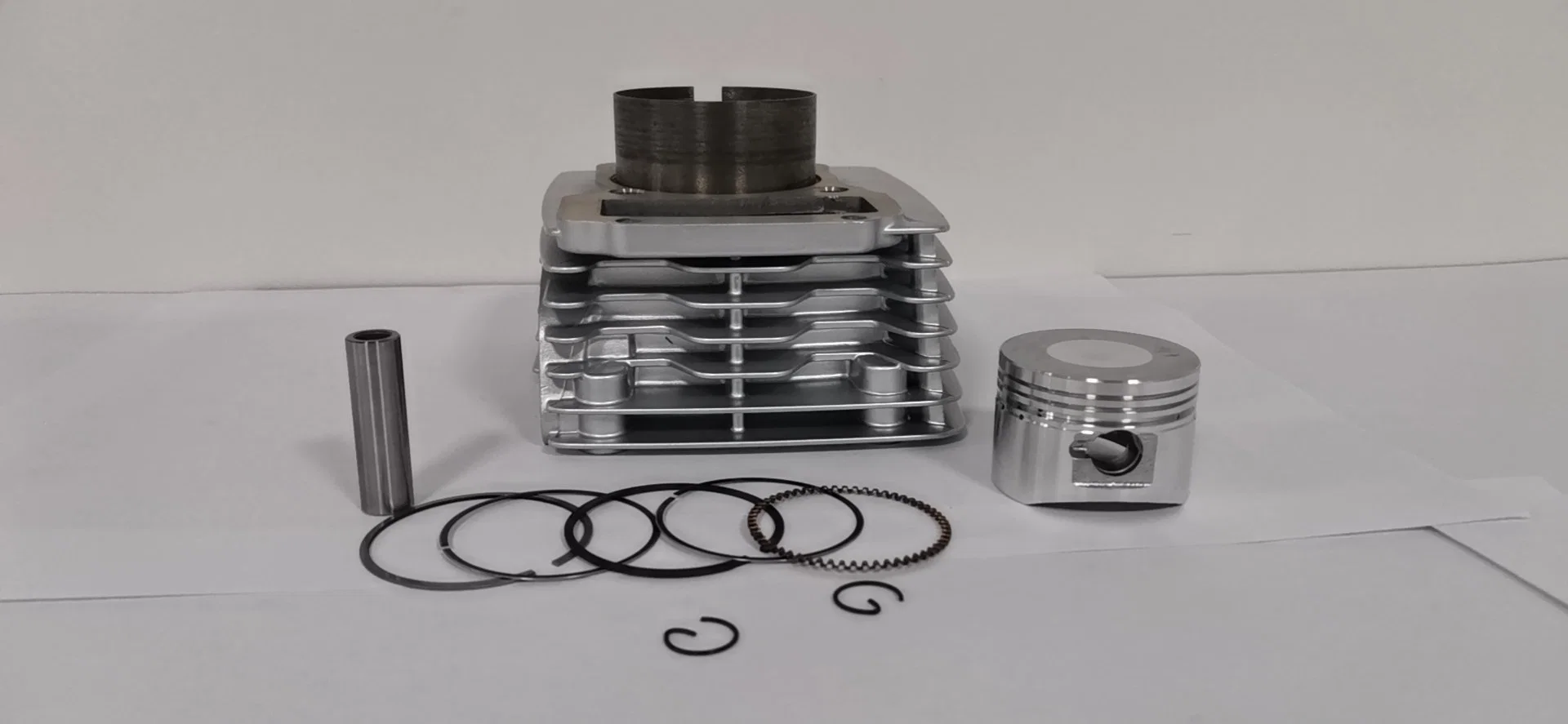 Motorcycle Engine Parts Cylinder Block Complete with Piston Kit