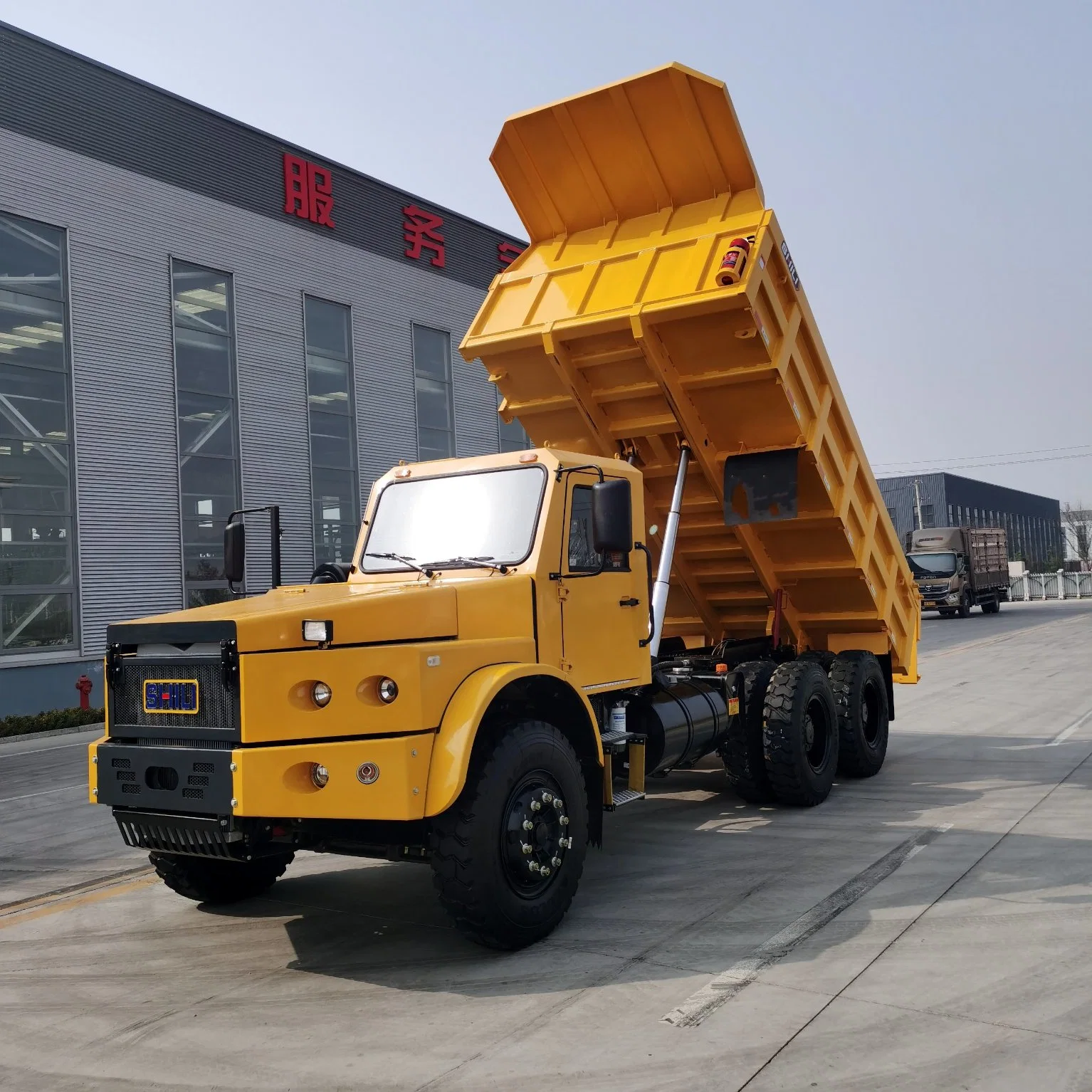 Powerful 10-Wheel Dump Truck for Transporting Heavy Loads in Mining Environments