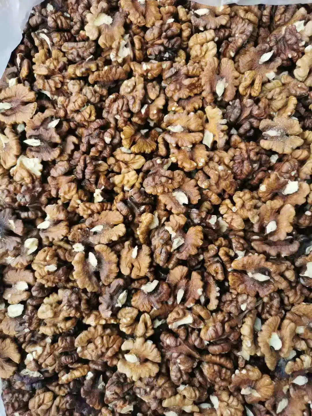 Light Amber Great Ingredient Walnut Kernels