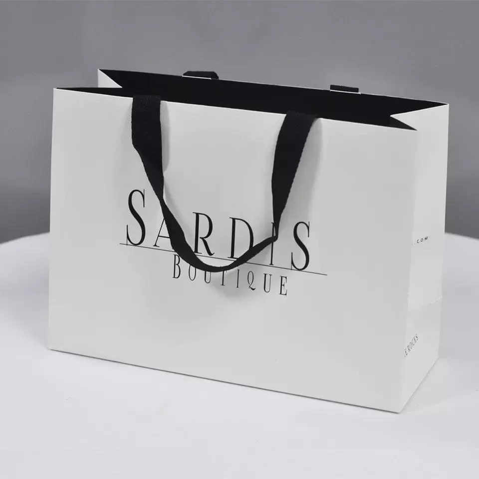 La moda de lujo Diseño de Logotipo personalizado Ecológico compras al por mayor de la impresión de embalajes de cartón blanco de las bolsas de papel con asa