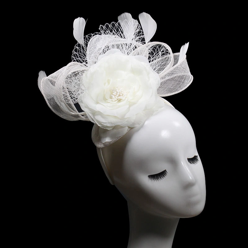 Royal Damen Weiße Feder Spitze Sinamay Custom Made Fascinators Haar Zubehör Party Hochzeit Kirche Haarband für Frauen