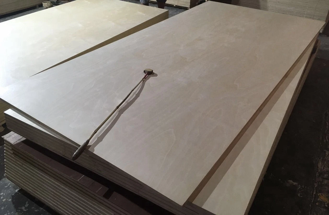 12mm 15mm 18mm Birch Laser Cut Plywood Wood Board 1220*2440mm Plywood for Die Cutting